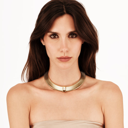 Collana rigida color oro in acciaio anallergico con punto luce al centro BREIL